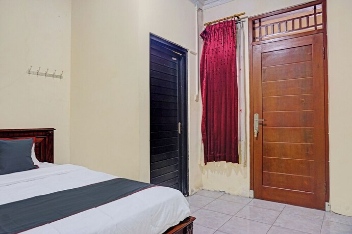 Imagen de la habitación del Hotel Capital O 92867 Villa Raggal. Foto 21