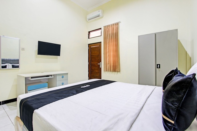 Imagen de la habitación del Hotel Capital O 93204 Mulia Dua Syariah. Foto 18