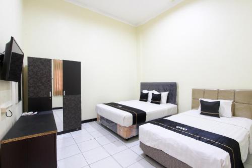 Imagen de la habitación del Hotel Capital O 93204 Mulia Dua Syariah. Foto 19