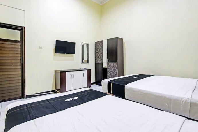Imagen de la habitación del Hotel Capital O 93204 Mulia Dua Syariah, Klaten. Foto 19
