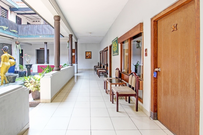 Imagen de los interiores del Hotel Capital O 93240 Candra Dewi. Foto 13