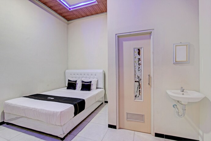 Imagen de la habitación del Hotel Capital O 93244 Angkasa Inn. Foto 19