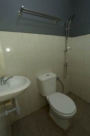 Imagen de la habitación del Hotel Capital O 93261 Fresh Near Stasiun Jakarta Kota. Foto 4