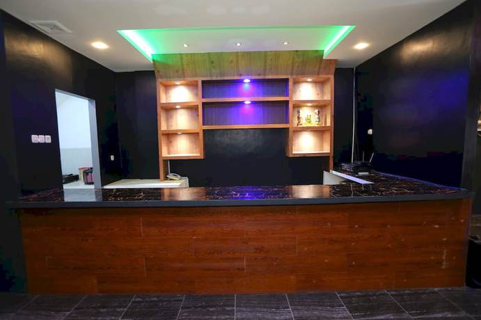 Imagen de los interiores del Hotel Capital O 93261 Fresh Near Stasiun Jakarta Kota. Foto 18