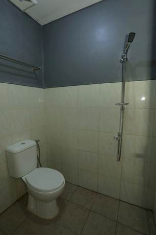 Imagen de la habitación del Hotel Capital O 93261 Fresh Near Stasiun Jakarta Kota. Foto 11