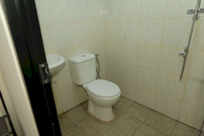 Imagen de la habitación del Hotel Capital O 93261 Fresh Near Stasiun Jakarta Kota. Foto 15