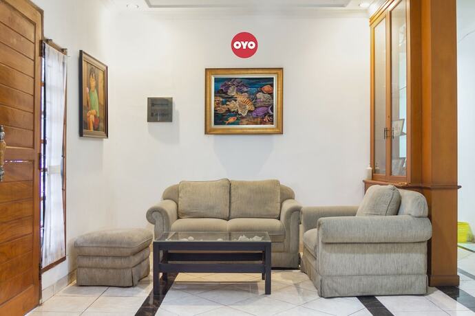 Imagen general del Hotel Capital O 93279 Asyoka Penginapan Pasutri. Foto 4