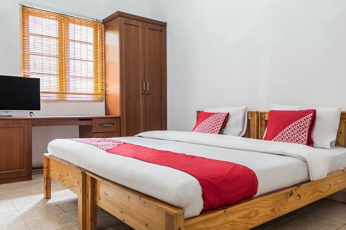 Imagen de la habitación del Hotel Capital O 93279 Asyoka Penginapan Pasutri. Foto 19
