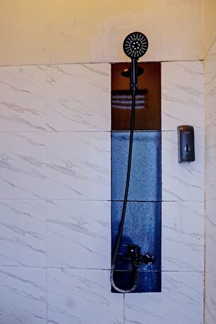 Imagen general del Hotel Capital O 93345 The Saka Guest House Syariah. Foto 12