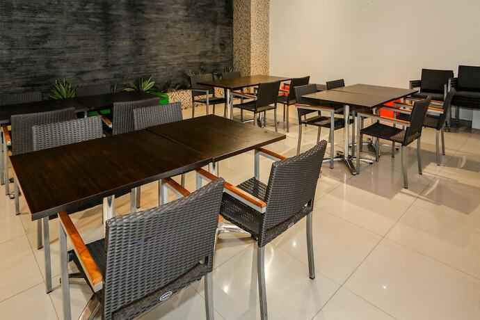 Imagen del bar/restaurante del Hotel Capital O 93347 Glodok Inn By Nam. Foto 14