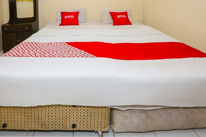 Imagen general del Hotel Capital O 93349 Gondangdia. Foto 10