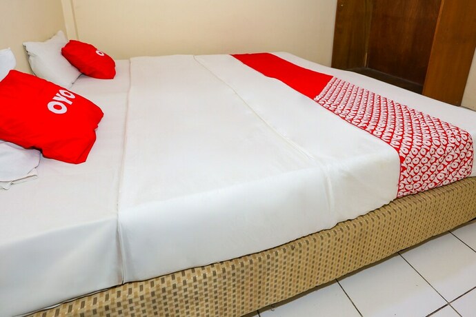 Imagen general del Hotel Capital O 93349 Gondangdia. Foto 12