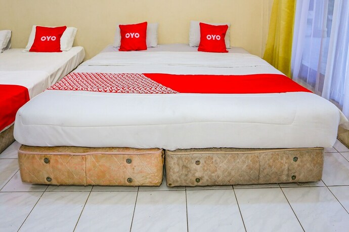 Imagen de la habitación del Hotel Capital O 93349 Gondangdia. Foto 29