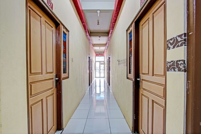 Imagen de los interiores del Hotel Capital O 93361 Dynasty Inn Syariah. Foto 23