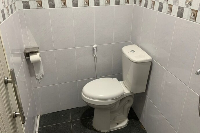 Imagen de la habitación del Hotel Capital O 93437 Embung Banteran Cottage. Foto 21
