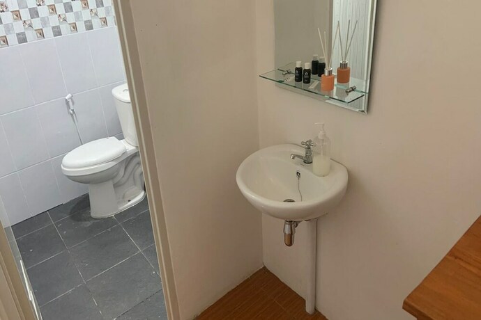 Imagen de la habitación del Hotel Capital O 93437 Embung Banteran Cottage. Foto 27