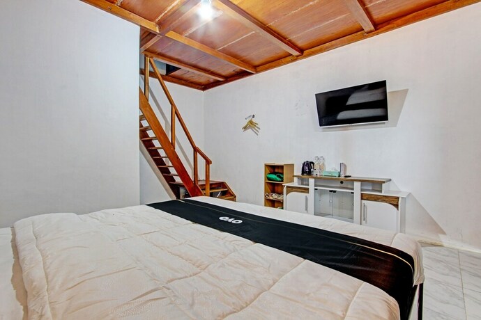 Imagen de la habitación del Hotel Capital O 93449 The Boekit Song Putri. Foto 23