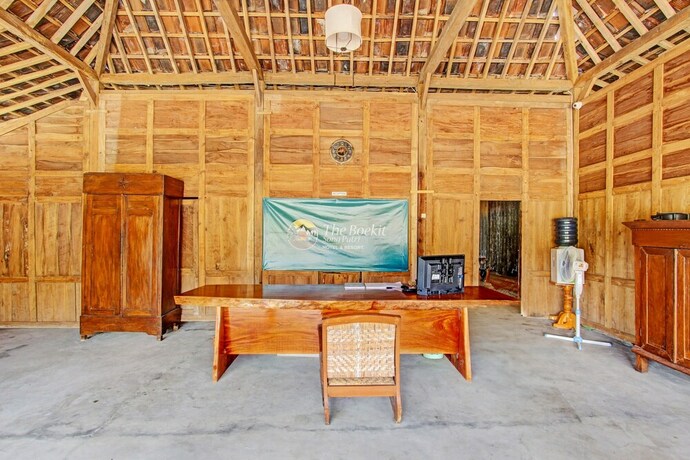 Imagen de los interiores del Hotel Capital O 93449 The Boekit Song Putri. Foto 26