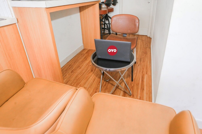 Imagen de los interiores del Hotel Capital O 93490 Yubi Room Patraland. Foto 16
