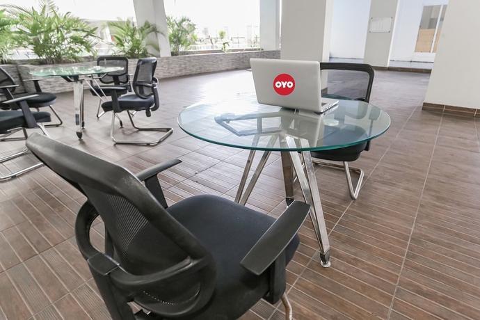Imagen de los interiores del Hotel Capital O 93593 Pelangi Loftville City. Foto 16