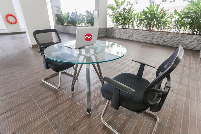Imagen de los interiores del Hotel Capital O 93593 Pelangi Loftville City. Foto 17