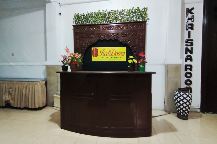 Imagen de los interiores del Hotel Capital O 93653 Kinasih. Foto 9