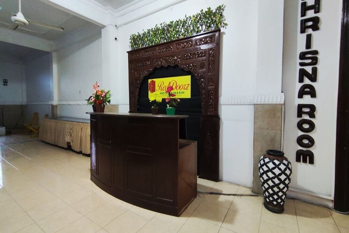 Imagen de los interiores del Hotel Capital O 93653 Kinasih. Foto 11