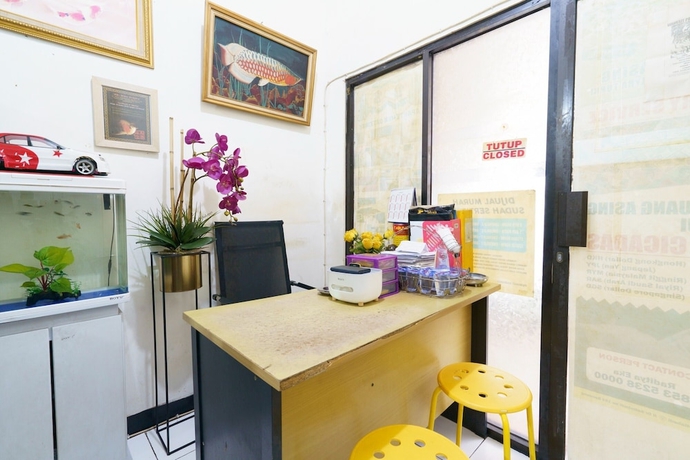 Imagen de los interiores del Hotel Capital O 93760 Apartemen Gateway Cicadas By Jh Group. Foto 18