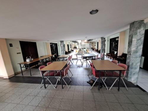 Imagen general del Hotel Capital O 94108 Abadi. Foto 10