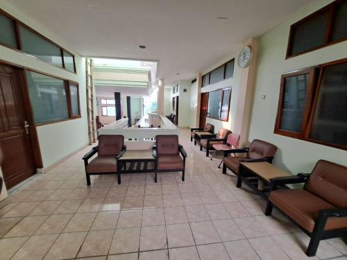 Imagen general del Hotel Capital O 94108 Abadi. Foto 11