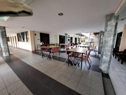 Imagen general del Hotel Capital O 94108 Abadi. Foto 12