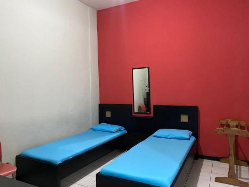 Imagen de la habitación del Hotel Capital O 94108 Abadi. Foto 20