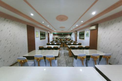 Imagen general del Hotel Capital O 94156 Gemudi Gold Islami. Foto 13