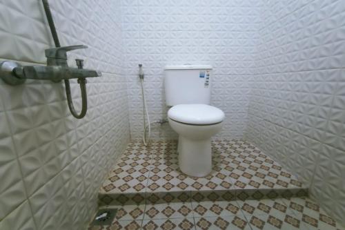 Imagen de la habitación del Hotel Capital O 94156 Gemudi Gold Islami. Foto 19