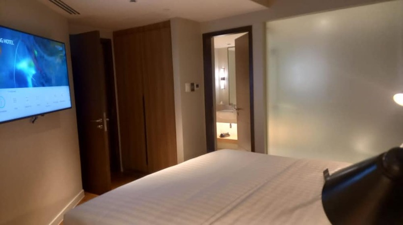 Imagen de la habitación del Hotel Capital O 950 Acqua Novotel Tower. Foto 11