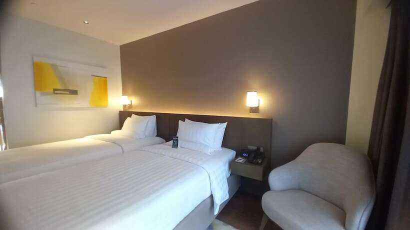 Imagen de la habitación del Hotel Capital O 950 Acqua Novotel Tower. Foto 16