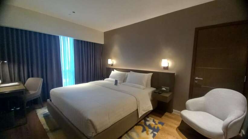 Imagen de la habitación del Hotel Capital O 950 Acqua Novotel Tower. Foto 17
