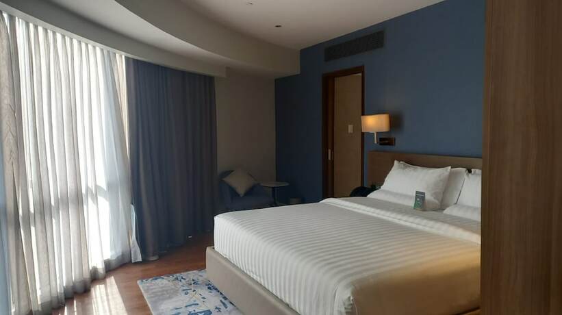 Imagen de la habitación del Hotel Capital O 950 Acqua Novotel Tower. Foto 21