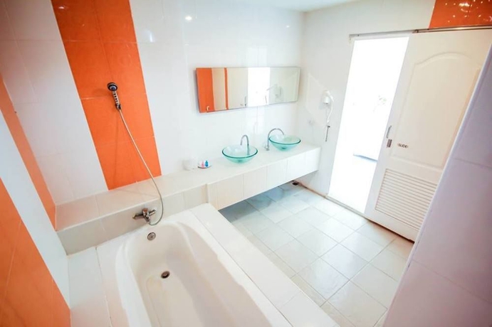 Imagen de la habitación del Hotel Capital O 998 The Magnolias Pattaya Boutique Resort. Foto 6