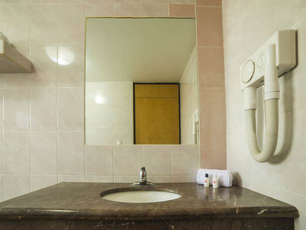 Imagen de la habitación del Hotel Capital O Autoparador Del Valle,centro Industrial Tlalnepantla. Foto 12