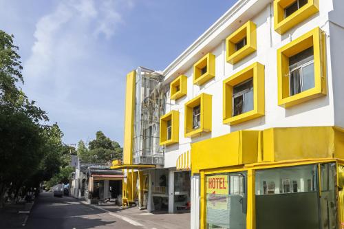 Imagen general del Hotel Capital O Bimo Slipi. Foto 18