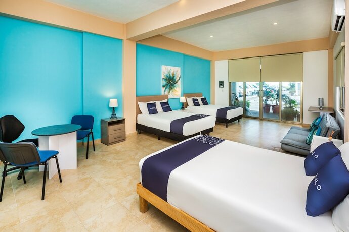 Imagen de la habitación del Hotel Capital O Cancun International Airport 24/7,. Foto 13