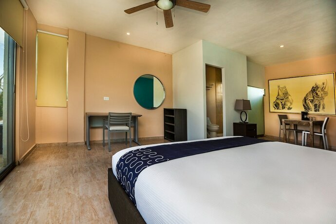 Imagen de la habitación del Hotel Capital O Cancun International Airport 24/7,. Foto 15