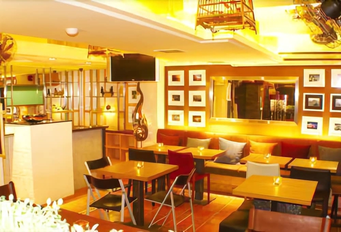 Imagen del bar/restaurante del Hotel Capital O Diamond House Khaosan. Foto 3