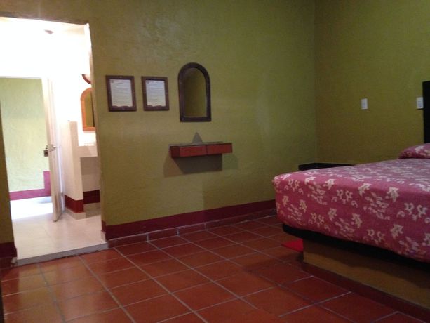 Imagen de la habitación del Hotel Capital O Hotel Meson Del Rio, Tepotzotlan. Foto 3