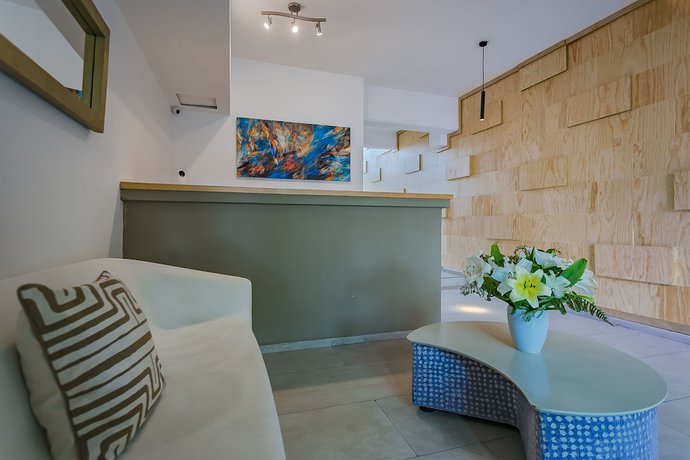 Imagen de los interiores del Hotel Capital O Hotel Terraza 158. Foto 19