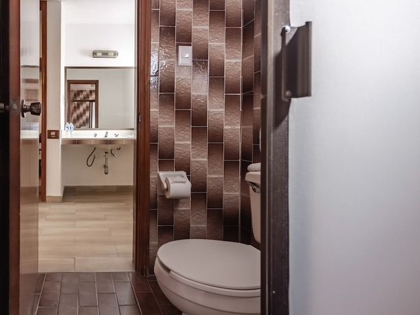 Imagen de la habitación del Hotel Capital O Mansión Los Arcos, Aguilares. Foto 13