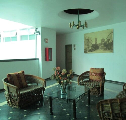 Imagen de los interiores del Hotel Capital O Nueva Galicia, Guadalajara centro downtown. Foto 18