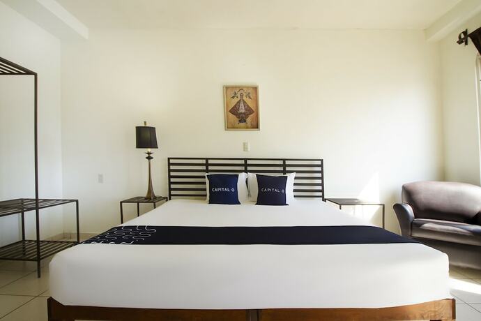 Imagen de la habitación del Hotel Capital O Plaza Galindo. Foto 11