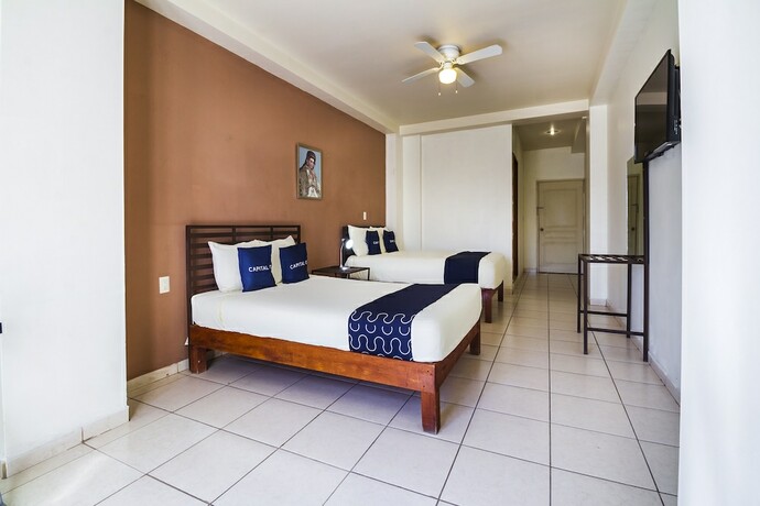 Imagen de la habitación del Hotel Capital O Plaza Galindo. Foto 19